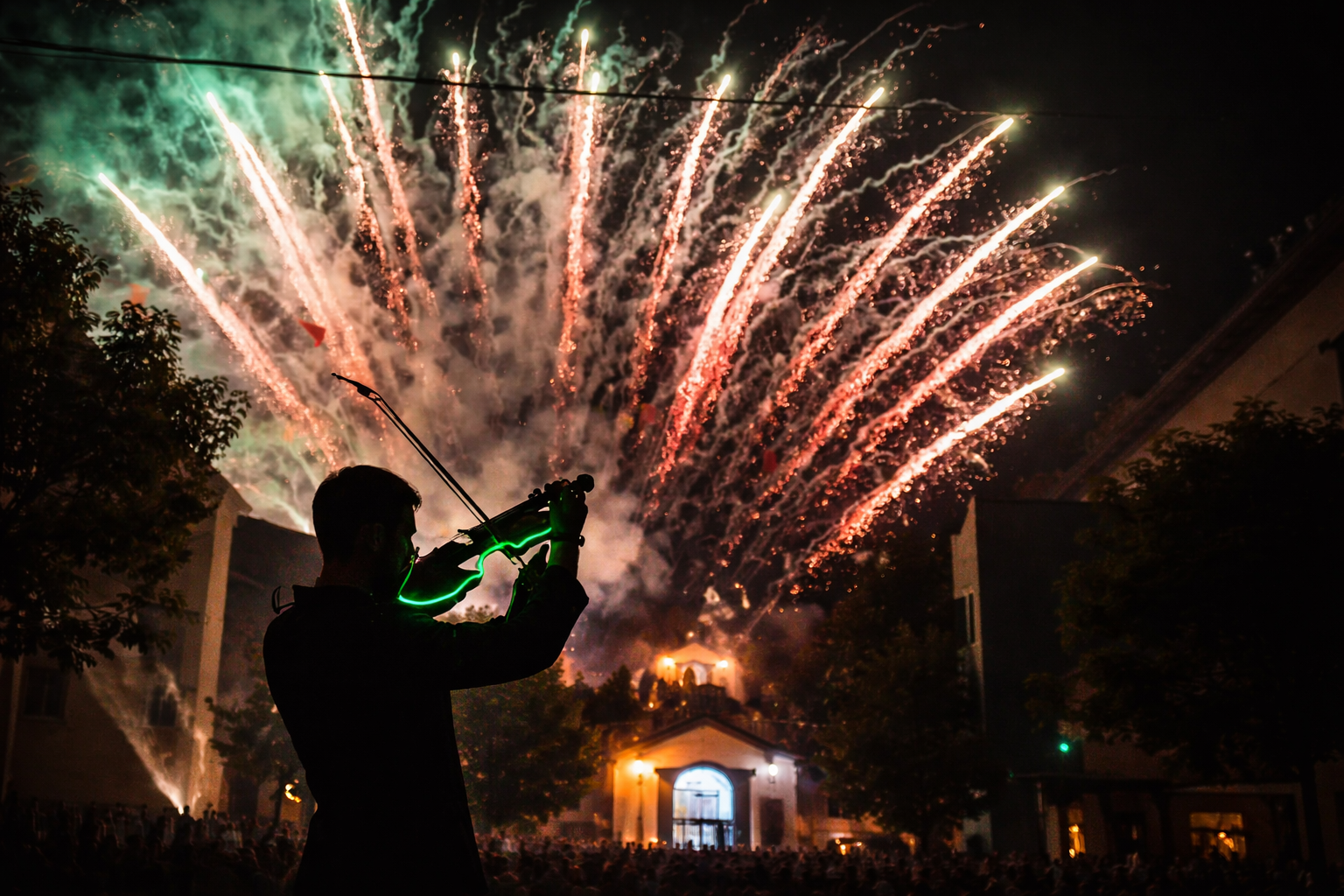 Violín con pirotecnia en evento corporativo