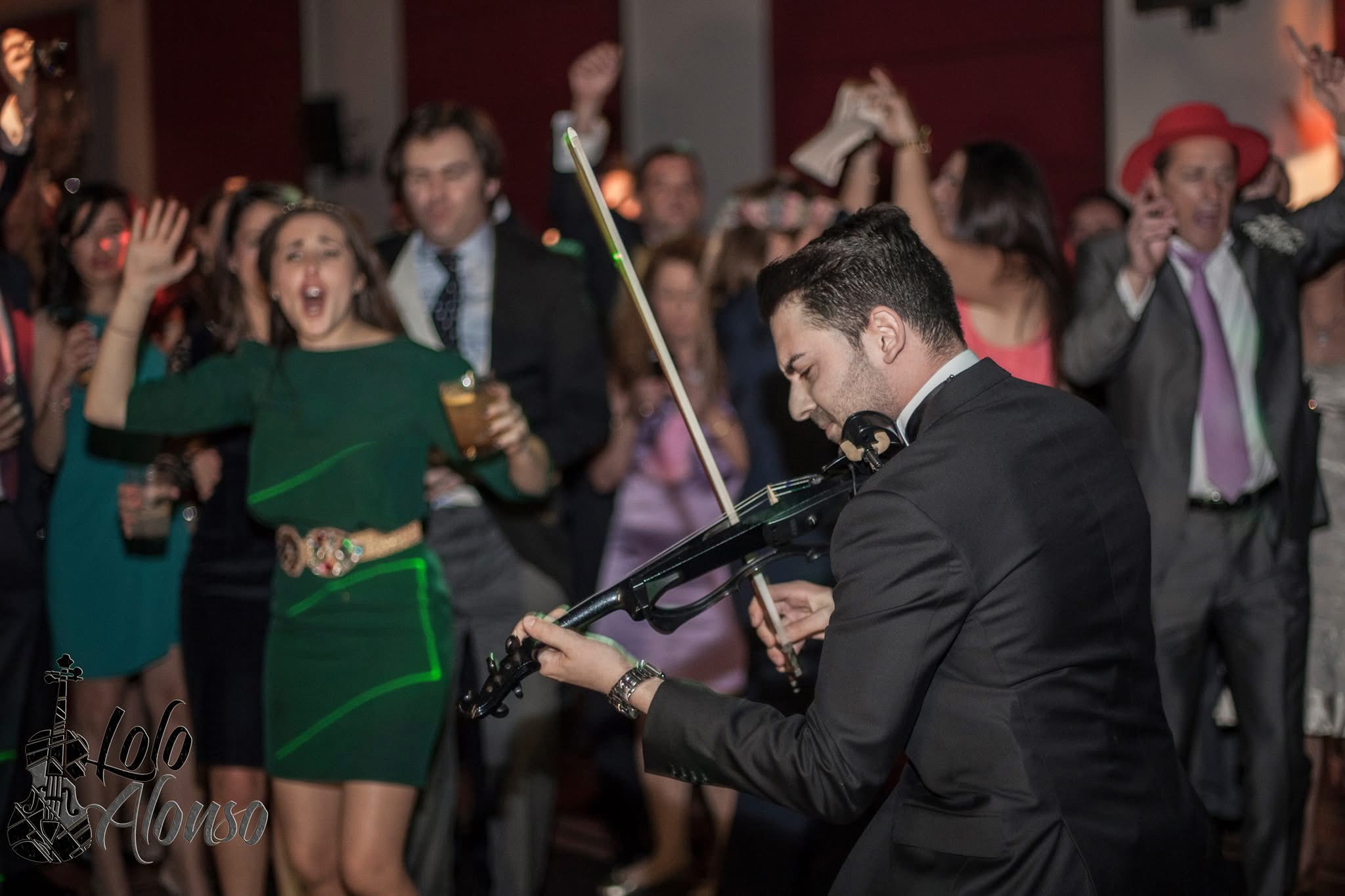 Lolo Alonso violinista en Badajoz tocando en boda
