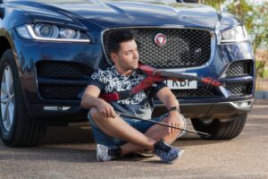 Violinista en Zafra con violín eléctrico en colaboración audiovisual premium