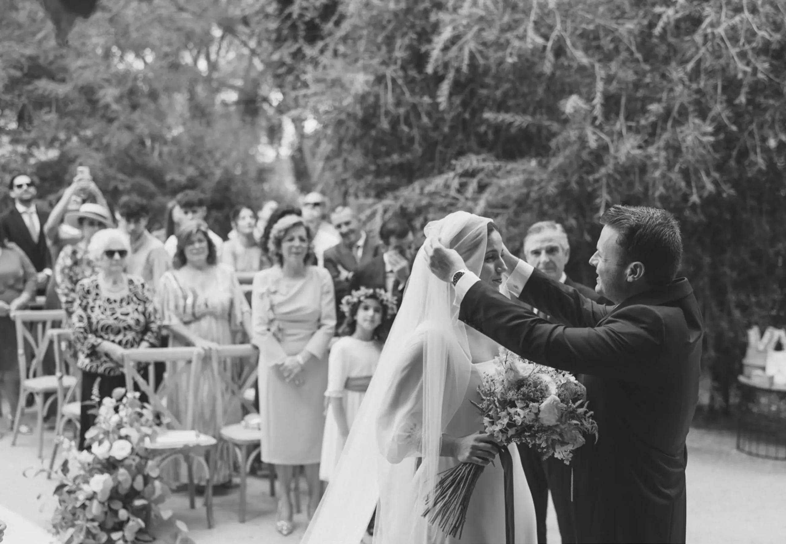 Momento emocional de boda capturado por Cuádriga Fotografía