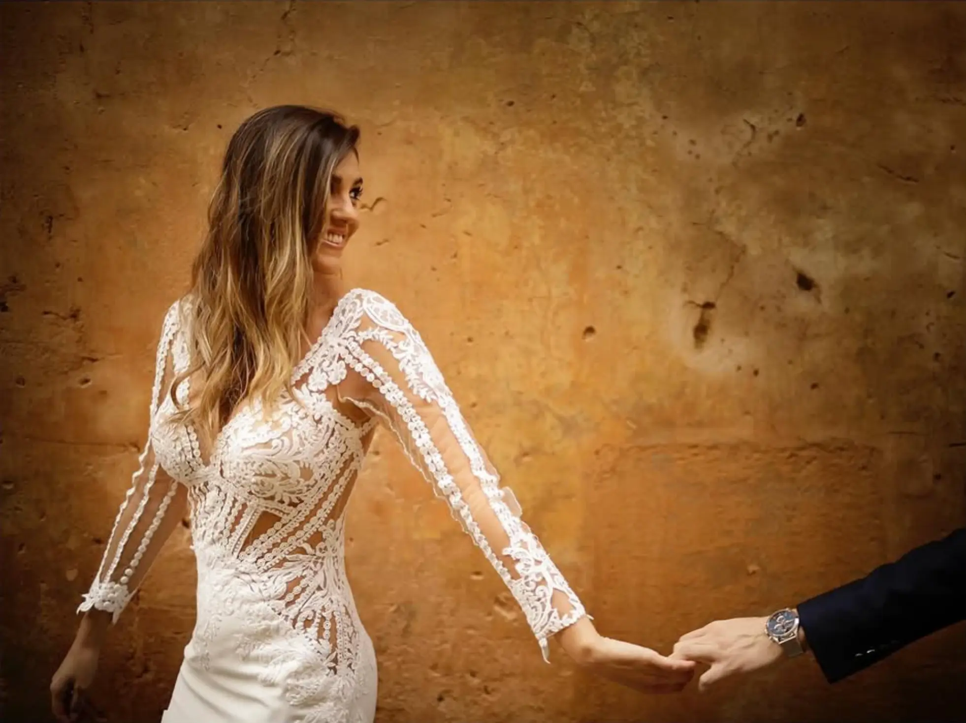 Novios en ceremonia fotografiados por Mellen Fotógrafos