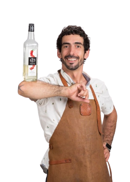 Pedro García Campeón de España de Flair Bartending con botella