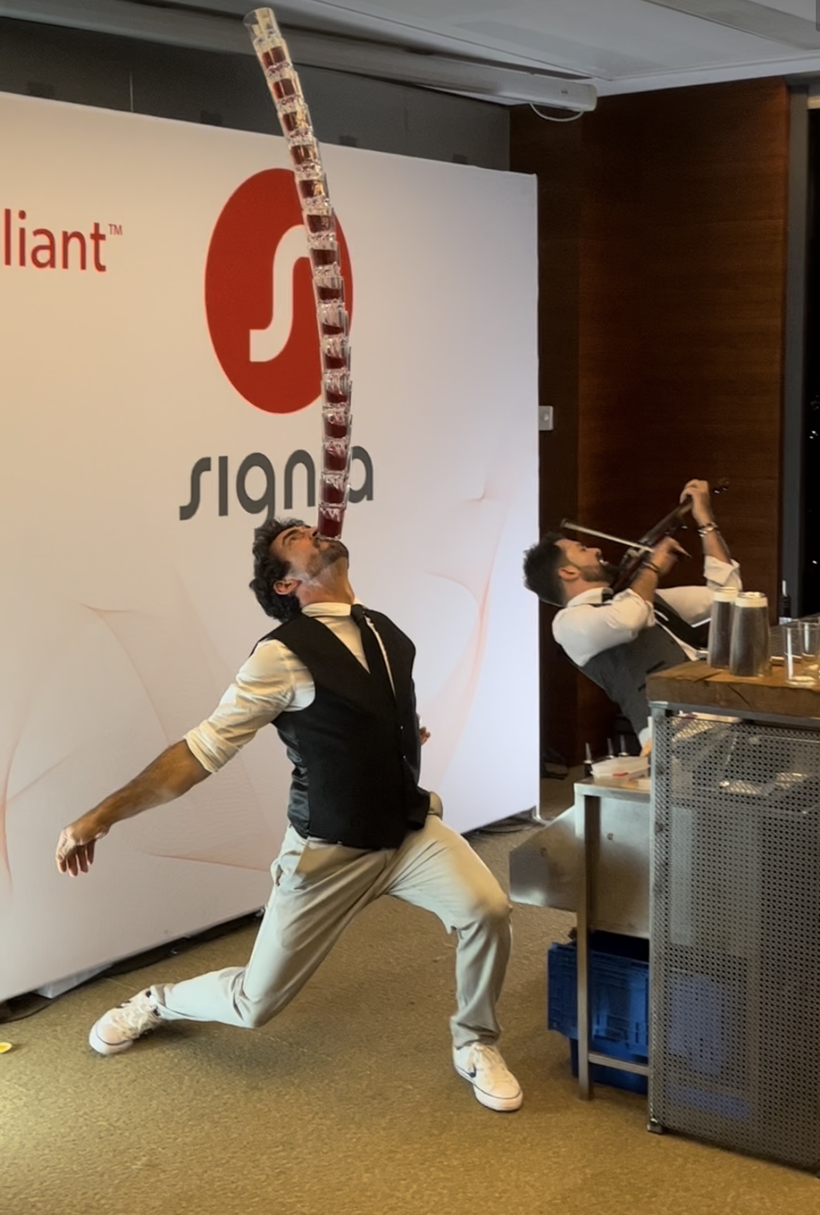Lolo Alonso y Pedro García · Show de Violín y Flair Bartending en evento corporativo Signia Madrid