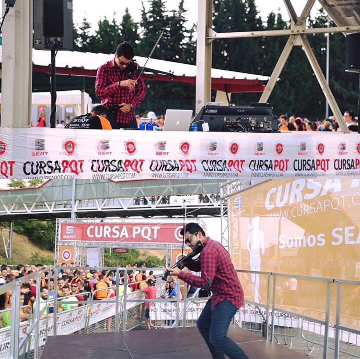 Lolo Alonso tocando en la Cursa PQT — Carrera SEAT Martorell